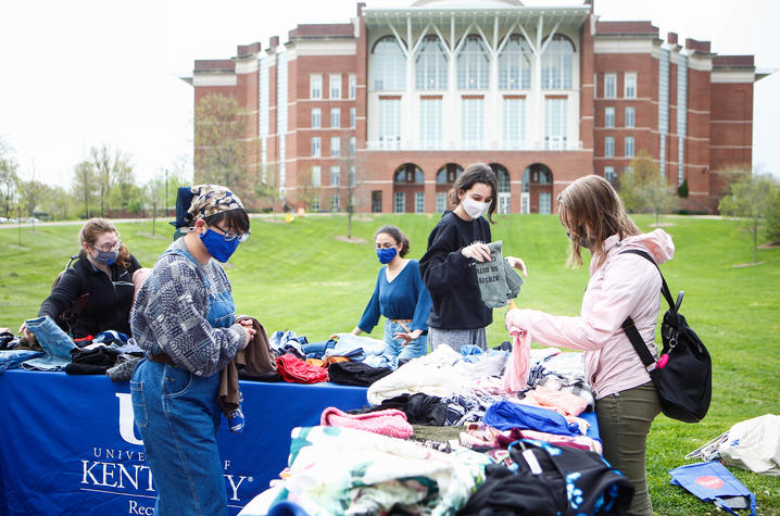 UK Recycling will host a free thrift shop event, to teach attendees how to reduce their waste on and off-campus. 