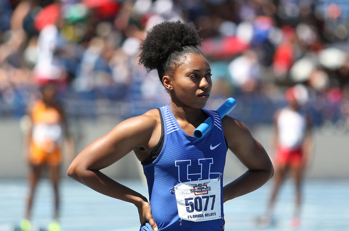 photo of Javianne Oliver preparing to race for UK at Florida Relays