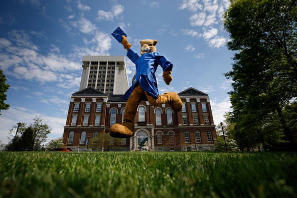 May 2022 Graduates Invited to Grad Salute March 7-10 | UKNow
