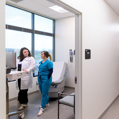 Medical providers pose in the UK HealthCare Primary Care - Frankfort clinic.