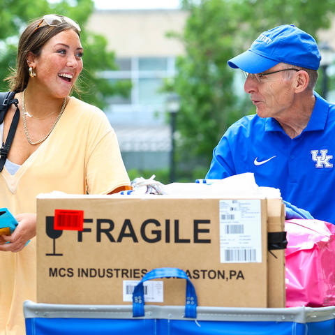 President Capilouto greeted students at Big Blue Move-In on Aug. 19.