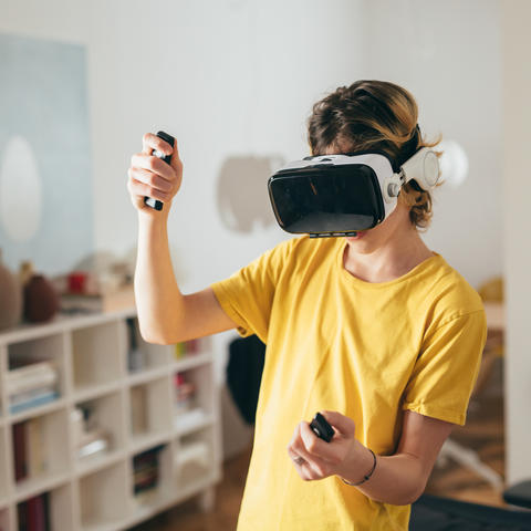 Getty Image of Teen on VR Headset