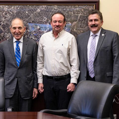 Image of Manuel Boggs with President Capilouto, Dr. Newman, and Jennifer Decker