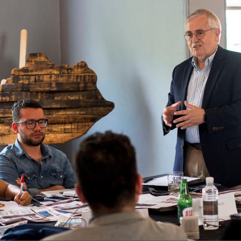 Al Cross speaking to a group of Latin American journalists visiting Bardstown in 2019. Photo by Forrest Berkshire, The Kentucky Standard.