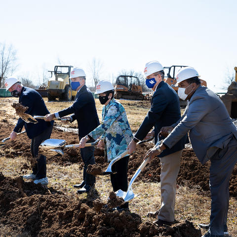 photo of groundbreaking with Woodbury on building and lab at Coldstream Research Campus
